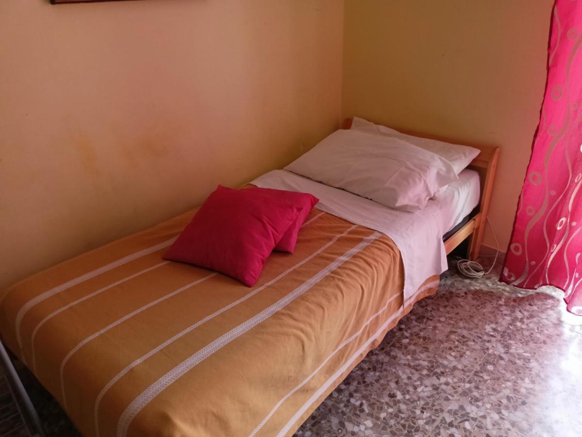 סירקוזה Amuny Sicily Guest House מראה חיצוני תמונה